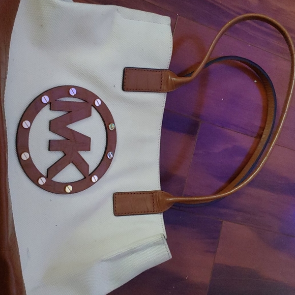 Micheal Kors Purse - Picture 2 of 8